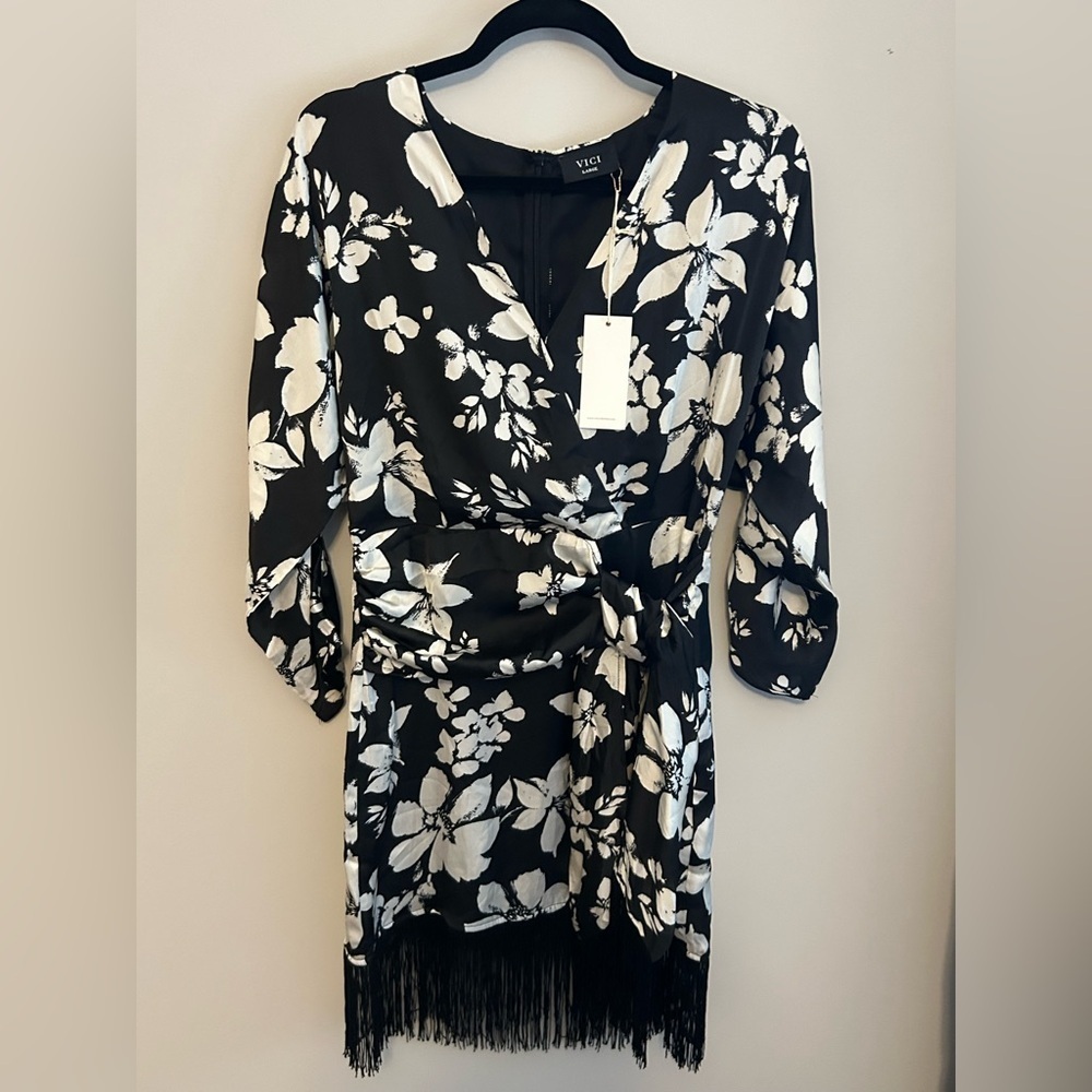 NWT VICI black and white floral long sleeve mini fringe wrap Dress